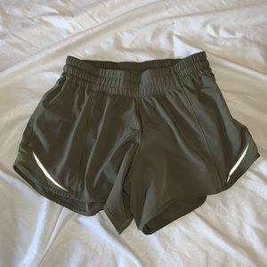lululemon hotty hot shorts 4 inch
